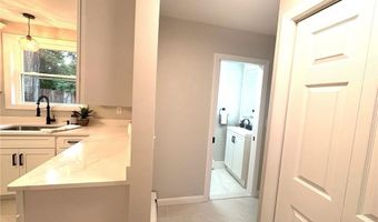 7 Simmons Rd, Barrington, RI 02806
