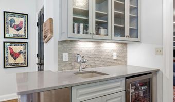 12601 N Osage Rd, Anchorage, KY 40223