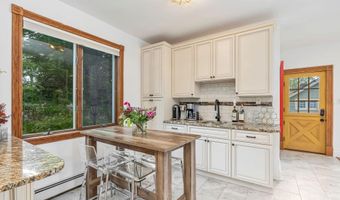 29 Grand Ave, Atlantic Highlands, NJ 07716