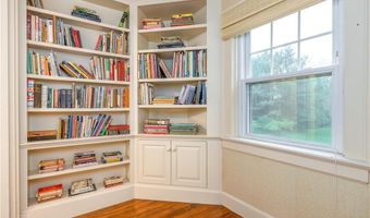 2 Cherry Ln, Bristol, RI 02809