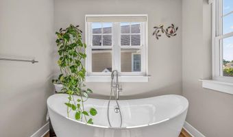 6416 Tisdale Ter, Bethesda, MD 20817