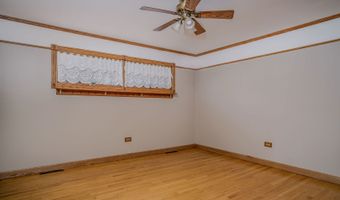 104 Lakewood Dr, Antioch, IL 60002