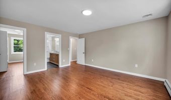 2 Riverview Pl, Cromwell, CT 06416