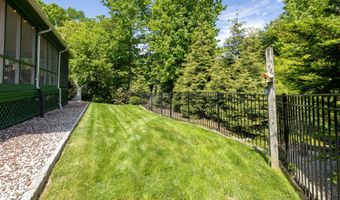 754 Rustic Ln, Cheshire, CT 06410