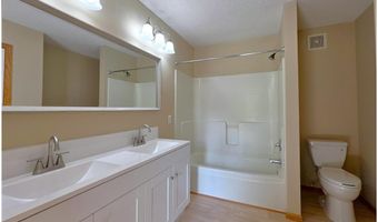 15358 Founders Ln 102, Apple Valley, MN 55124