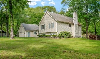 8 Westgate Rd, Cumberland, RI 02864
