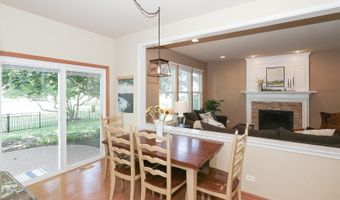 8 Hithergreen Ct, Algonquin, IL 60102