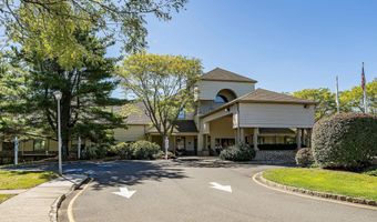 16 Greenways Ln, Lakewood, NJ 08701