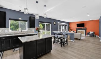 567 Brook Meadow Dr, Ballwin, MO 63021