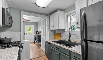 40 Glen St, East Providence, RI 02915