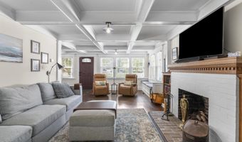 20 Bradley Ave, Branford, CT 06405