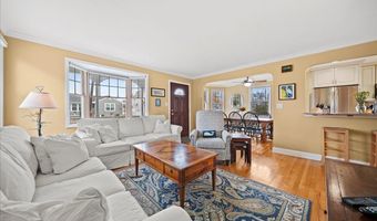 16 Gibbs Rd, Amity Harbor, NY 11701