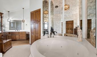 523 Lathrop Ave, Algonac, MI 48001