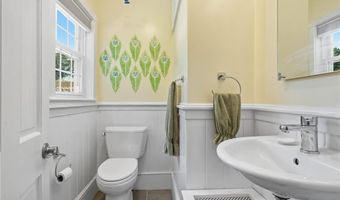 16 Brown Ave, Barrington, RI 02806