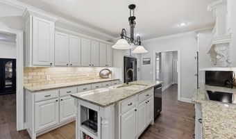 704 Shasta Dr, Albertville, AL 35950