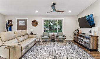 106 12th Ave NW, Altoona, IA 50009