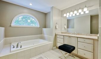 8 Pilgrim Rd, Ashland, MA 01721
