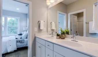 934 19TH St S, Arlington, VA 22202