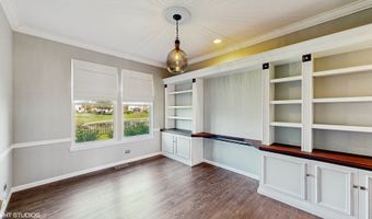 8 GEORGETOWN Ct, Algonquin, IL 60102