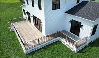 2 Stone Bridge Dr, Middletown, RI 02842