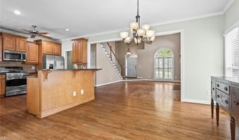 1605 Spinnaker Dr, Alpharetta, GA 30005