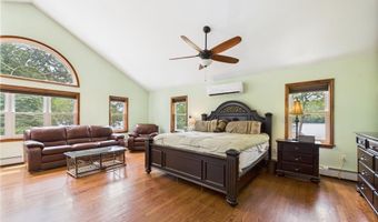 163 Winterberry Rd, Narragansett, RI 02874