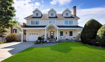 142 Cedar St, Amityville, NY 11701