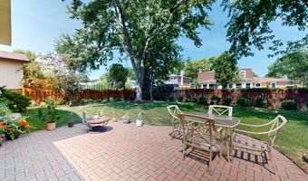 1608 E Crabtree Dr, Arlington Heights, IL 60004