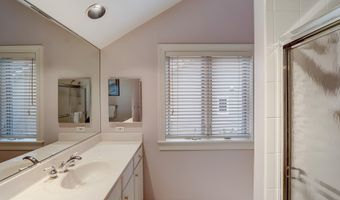 4744 34TH St N, Arlington, VA 22207