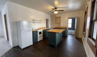 212 N WATER St, Algoma, WI 54201