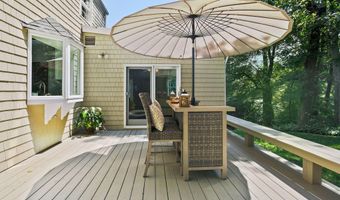 11 Pond Pl, Cos Cob, CT 06807