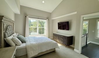 61 Brentwood Cir 66, Danbury, CT 06810