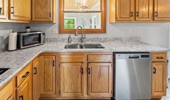 8110 Wolf Rd, Alton, IL 62002