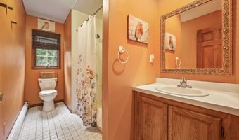 13 Swartzel Dr, Middletown, NJ 07748