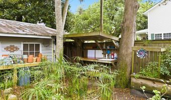 128 4th St, Apalachicola, FL 32320