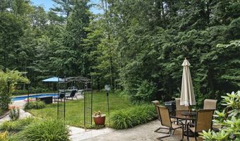 35 Shaw Dr, Bedford, NH 03110