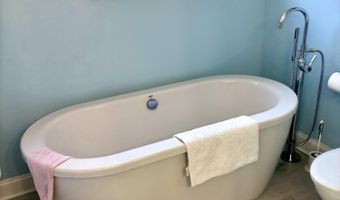 1305 Locust Dr, Asbury Park, NJ 07712