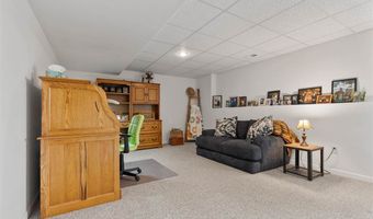 5709 Oak Crest Hill Rd SE, Riverside, IA 52327