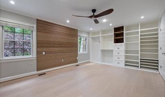 7322 Greentree Rd, Bethesda, MD 20817