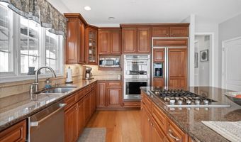 33 WATERTON Dr, Bear, DE 19701