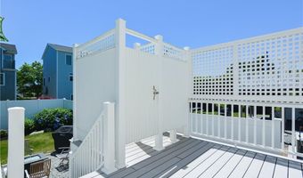 21 OAK Ave, Narragansett, RI 02882