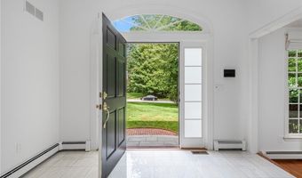 215 Watch Hill Dr, East Greenwich, RI 02818