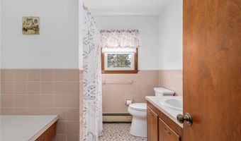 141 Peckham Rd, Little Compton, RI 02837