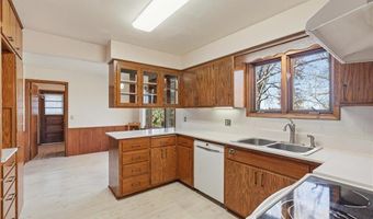 1823 Gramsie Rd, Arden Hills, MN 55112