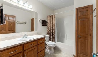 608 N Riverwood Cir, Brandon, SD 57005