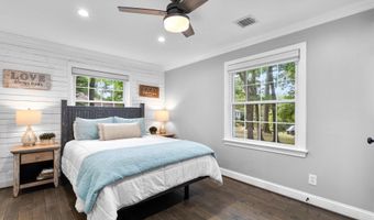 8605 ARDFOUR Ln, Annandale, VA 22003