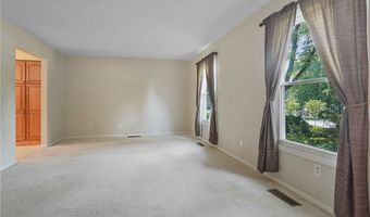 240 S Park Dr, Aurora, OH 44202
