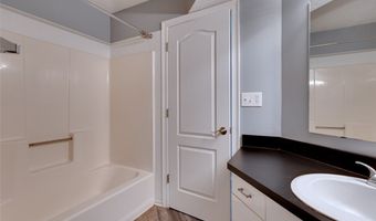 362 Village Pointe Dr, Akron, OH 44313