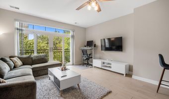 989 S BUCHANAN St 311, Arlington, VA 22204