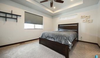 2714 E Sunburst Dr, Brandon, SD 57005
